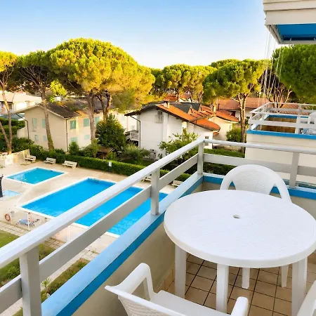 Family Chill With Swimming Pool
